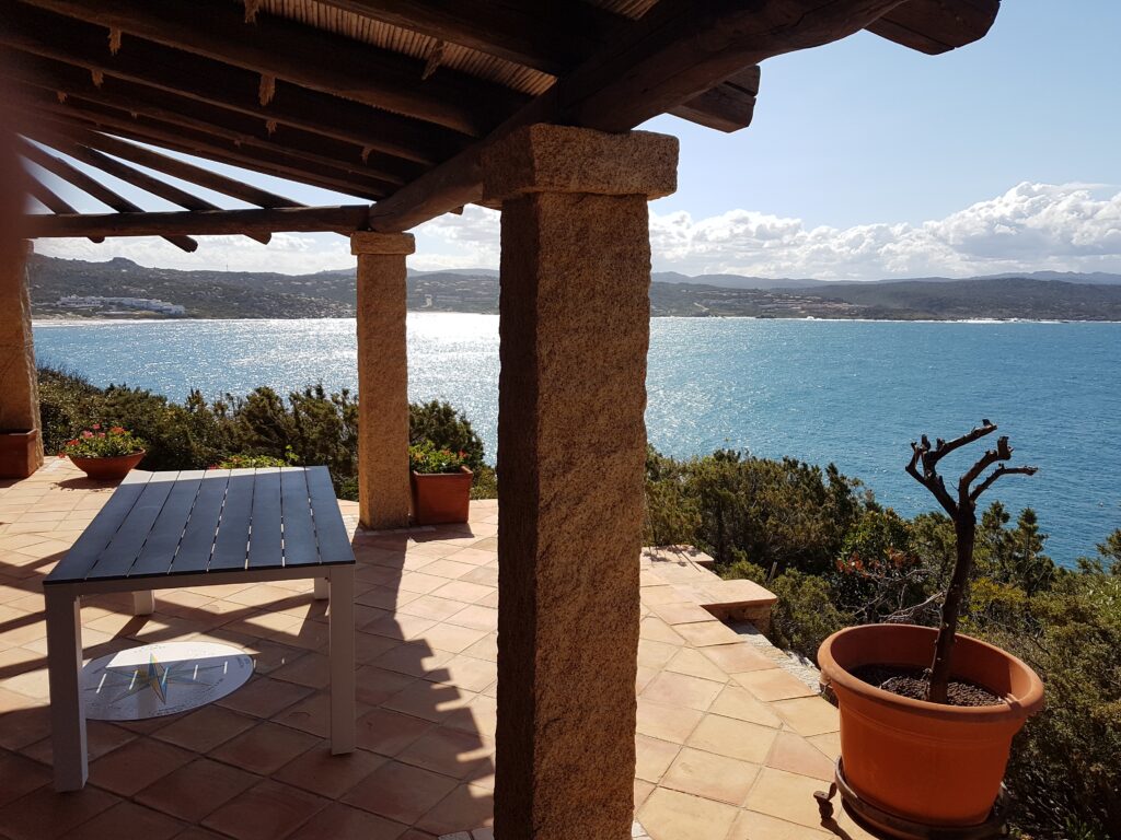 Terrasse avec vue panoramique sur la mer 
